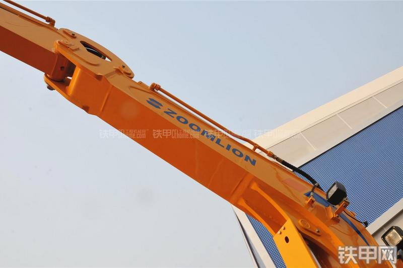 中联重科ZE60E挖掘机局部