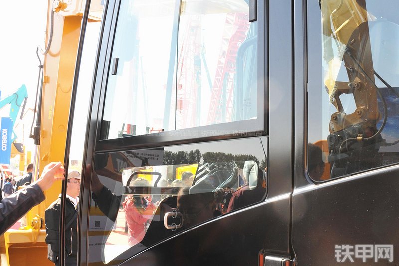 卡特彼勒313D2小型液压挖掘机局部