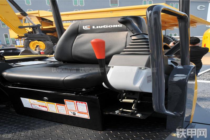 柳工CLG9035E挖掘机局部