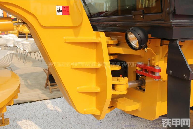 山推SG21A-3平地机局部