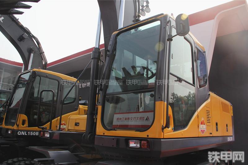 重庆勤牛QNL220挖掘机局部