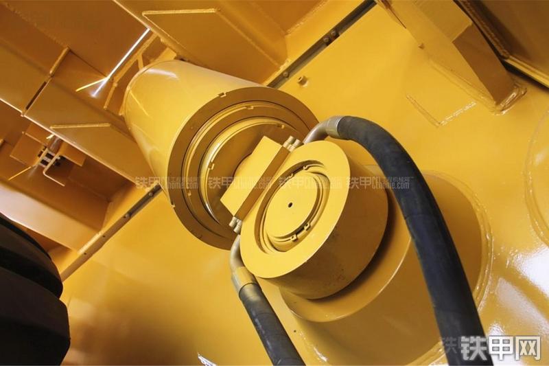 柳工SGE240非公路自卸车局部