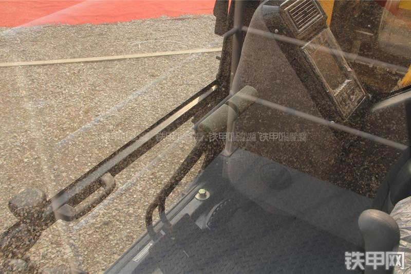 厦工XG822LNG挖掘机局部