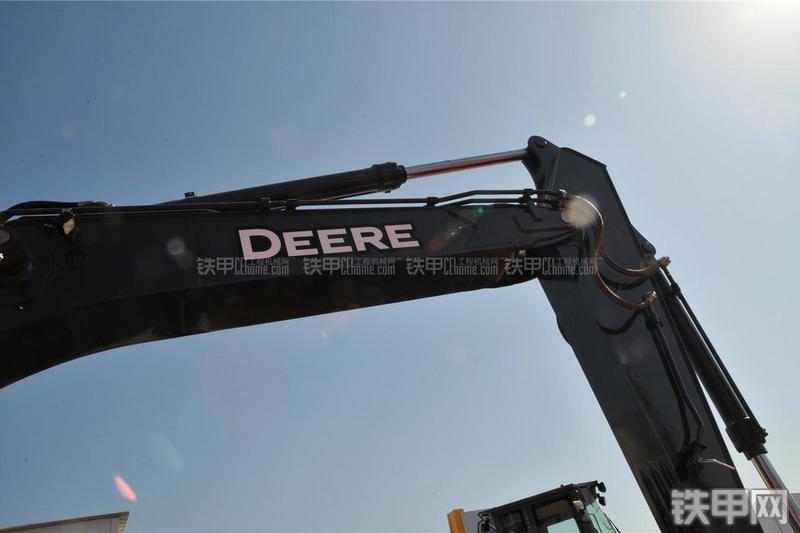 约翰迪尔E300LC挖掘机局部