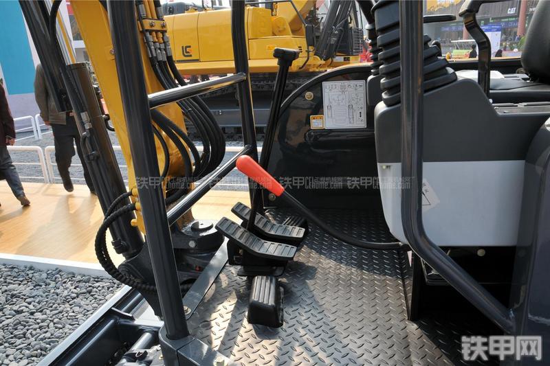 柳工CLG9035E挖掘机局部