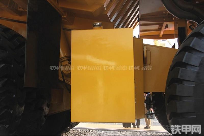 柳工SGE240非公路自卸车局部