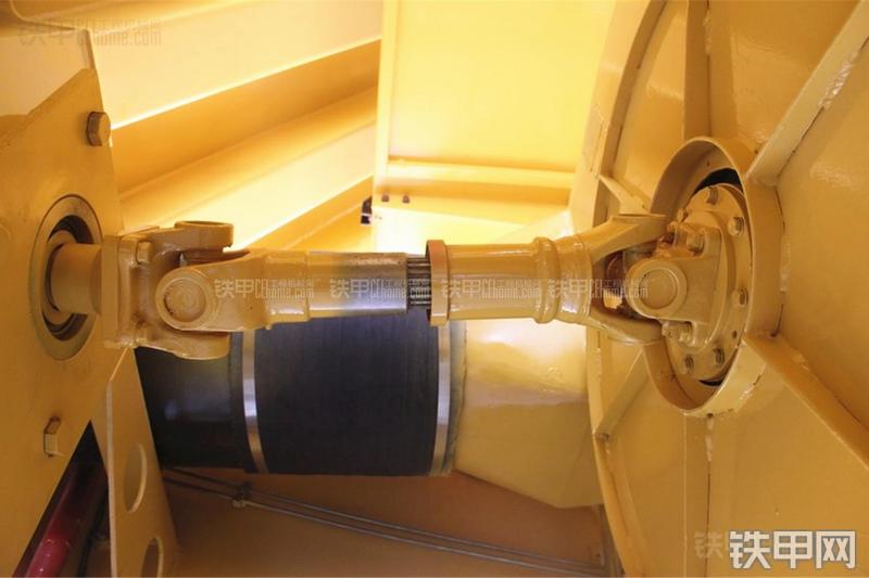 柳工SGE240非公路自卸车局部