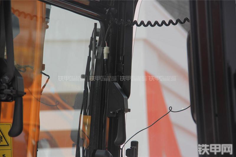 京城长野NS35R-8挖掘机局部