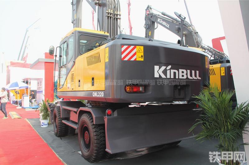 重庆勤牛QNL220挖掘机局部