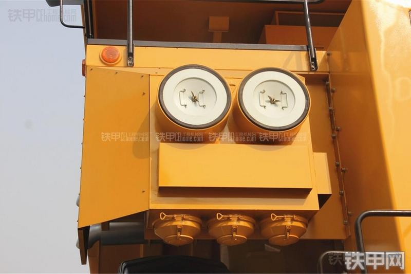 柳工SGE240非公路自卸车局部