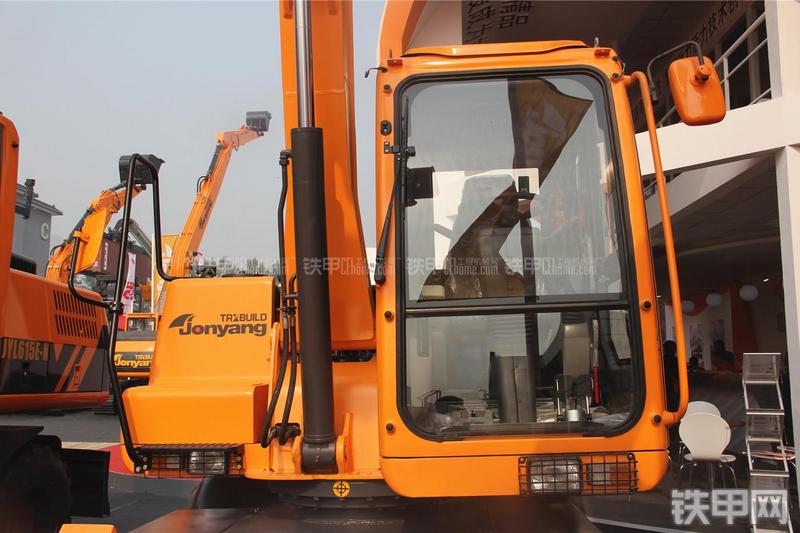 詹阳重工JYL6085挖掘机局部