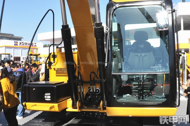 卡特彼勒313D2小型液压挖掘机局部