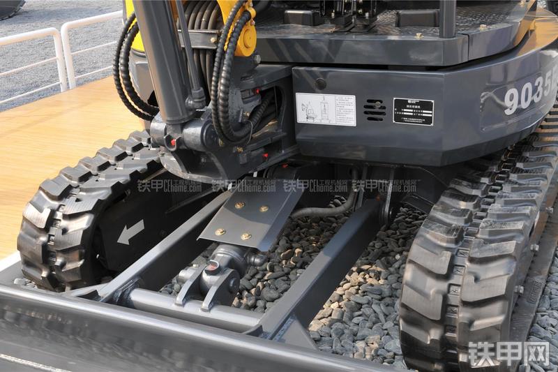 柳工CLG9035E挖掘机局部