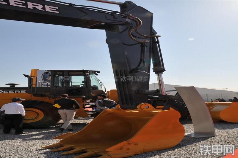 约翰迪尔E300LC挖掘机局部