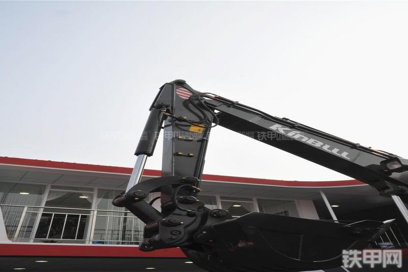 重庆勤牛QNL70挖掘机局部