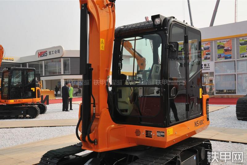 京城长野NS60C挖掘机局部