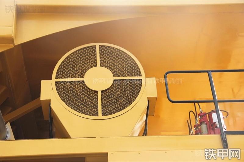 柳工SGE240非公路自卸车局部