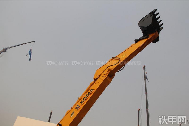 厦工XG822LNG挖掘机局部