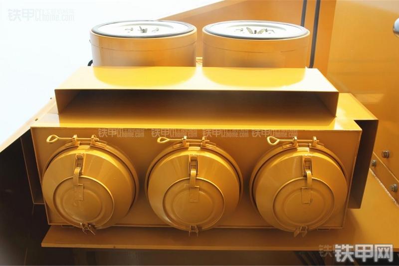 柳工SGE240非公路自卸车局部