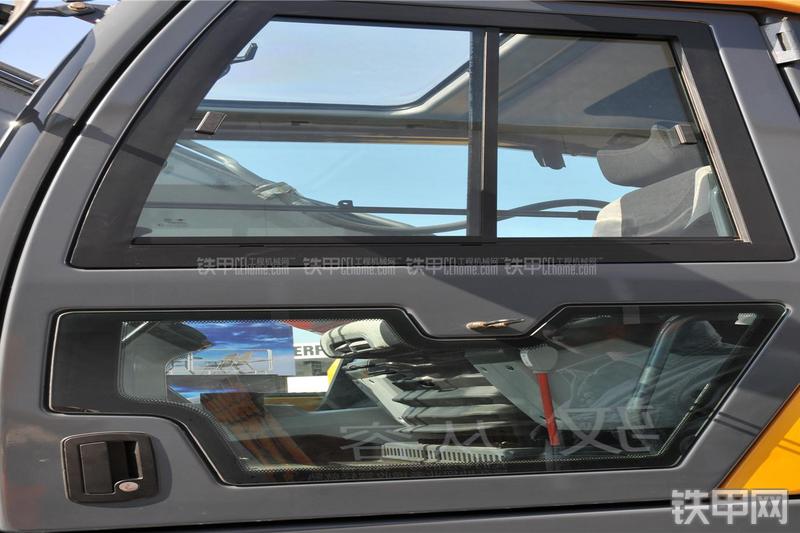 约翰迪尔E300LC挖掘机局部