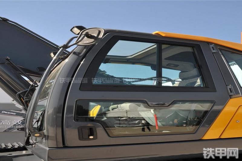 约翰迪尔E360LC挖掘机局部