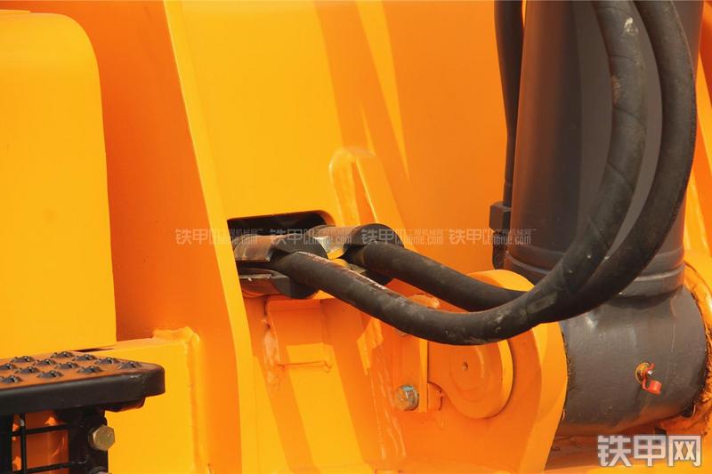 詹阳重工JYL6085挖掘机局部