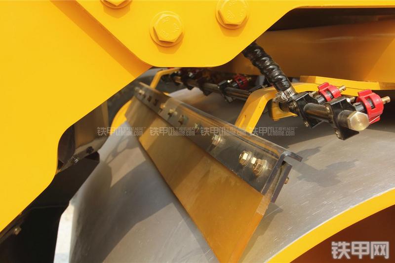山推SR14D-3压路机局部