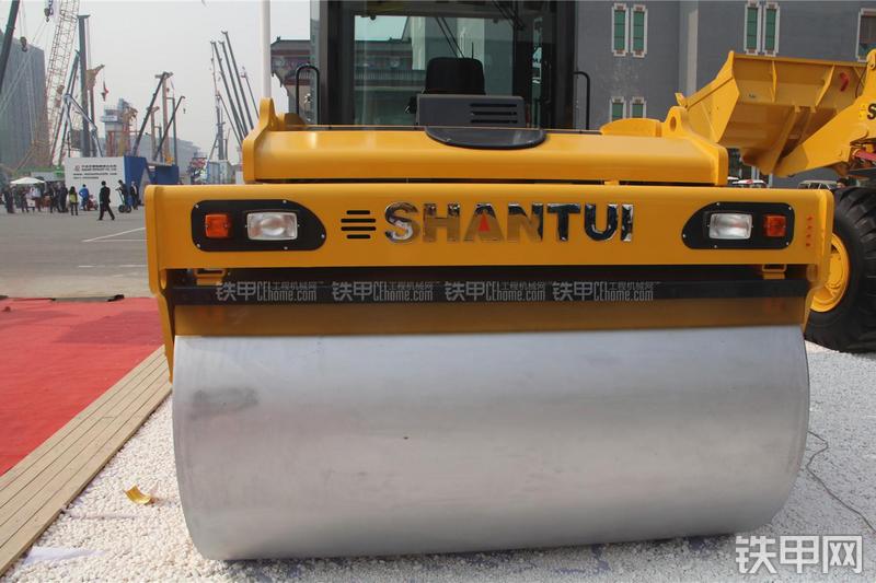 山推SR14D-3压路机局部