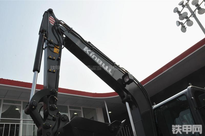 重庆勤牛QNL70挖掘机局部