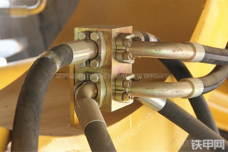 柳工SGE240非公路自卸车局部