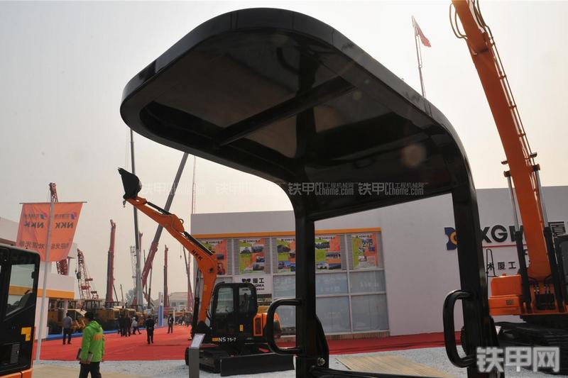 京城长野NS09-7挖掘机局部