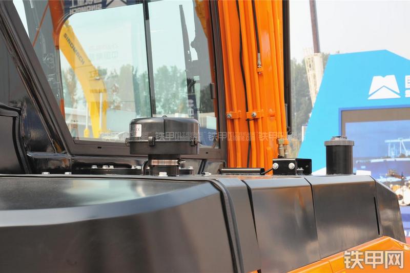 京城长野NS60C挖掘机局部