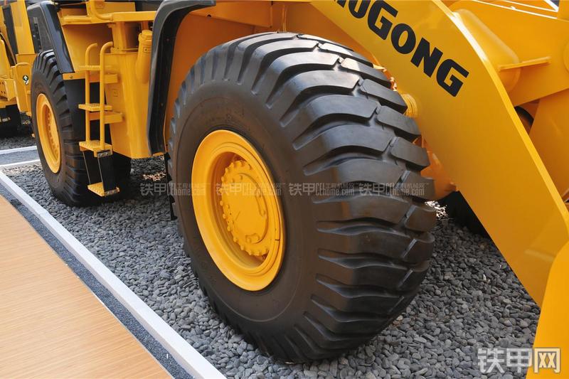 柳工CLG862装载机局部