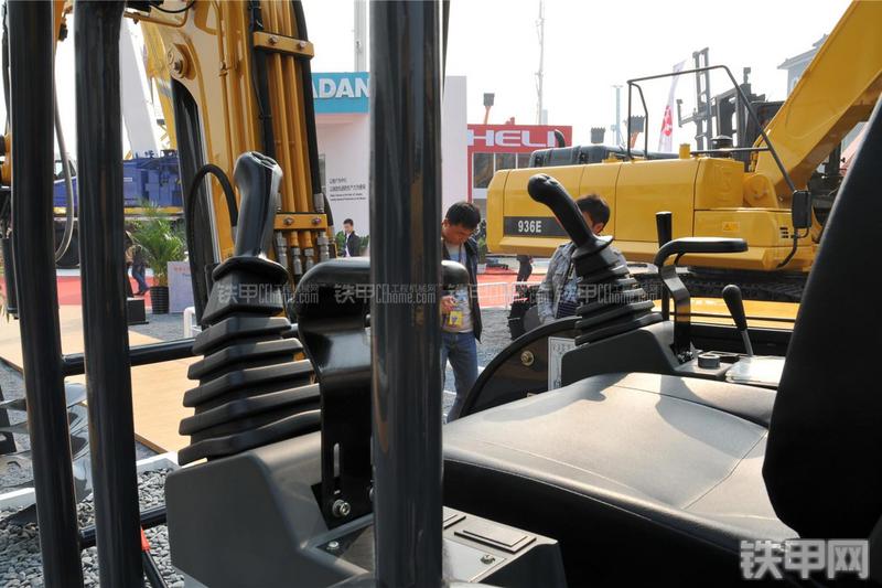 柳工CLG9035E挖掘机局部