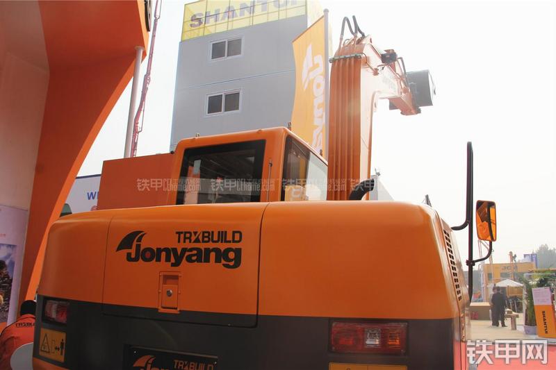 詹阳重工JYL6085挖掘机局部