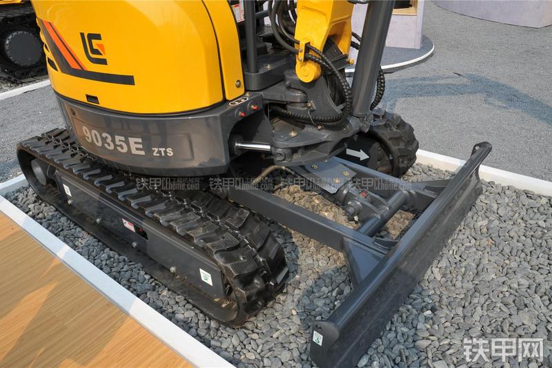 柳工CLG9035E挖掘机局部