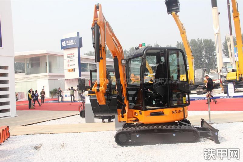 京城长野NS35R-8挖掘机整机外观