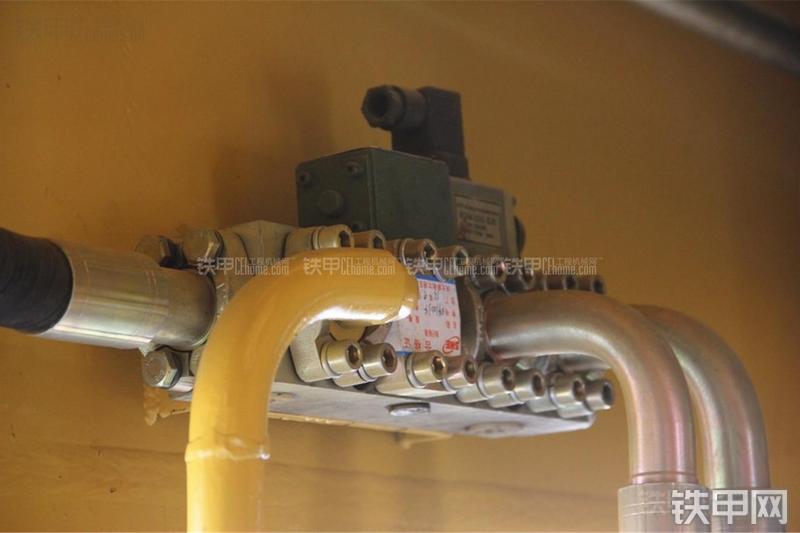 柳工SGE240非公路自卸车局部