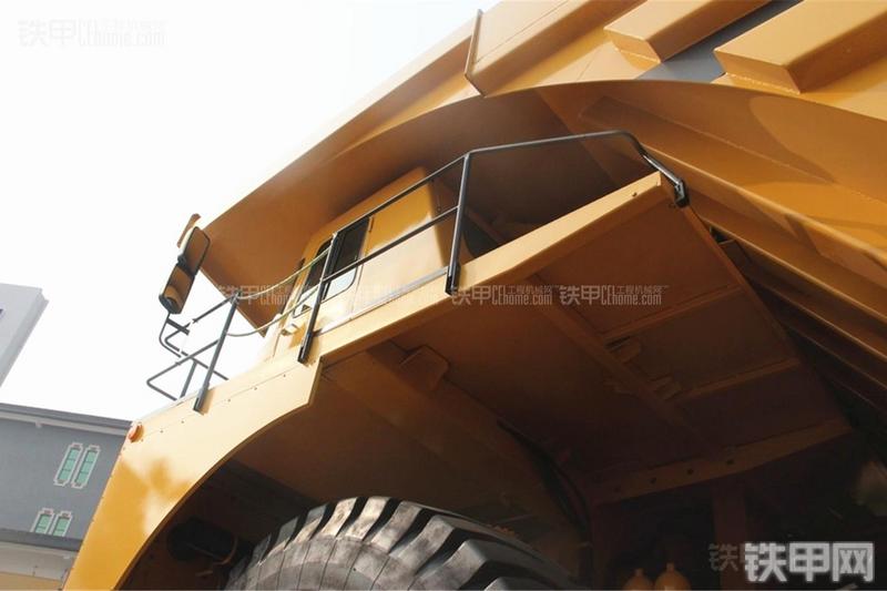 柳工SGE240非公路自卸车局部