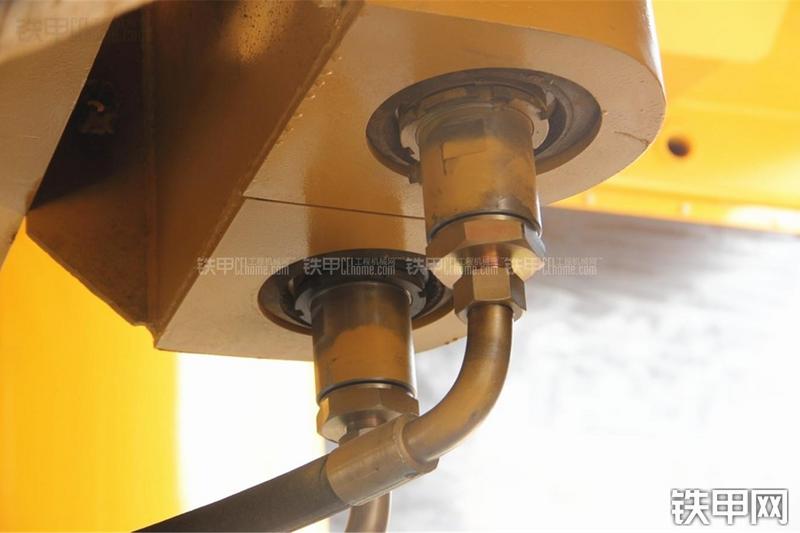 柳工SGE240非公路自卸车局部