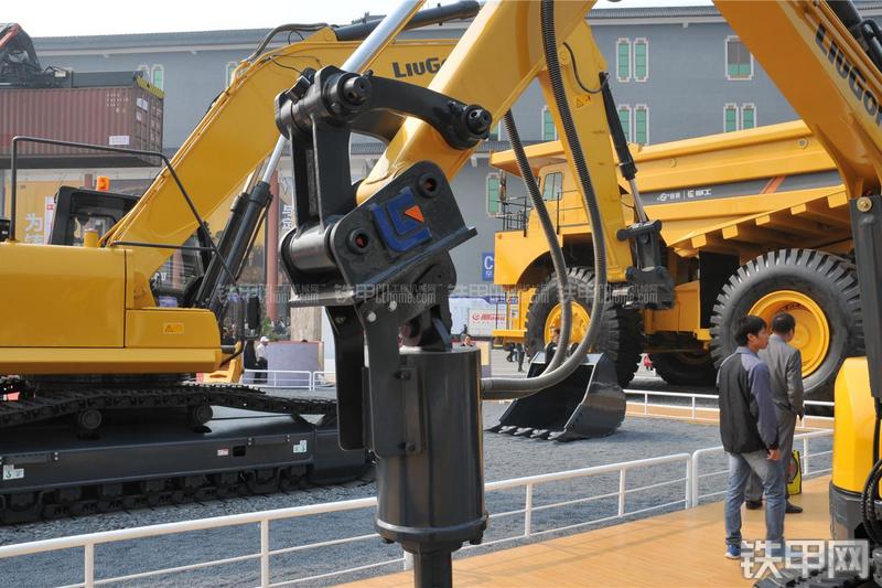 柳工CLG9035E挖掘机局部