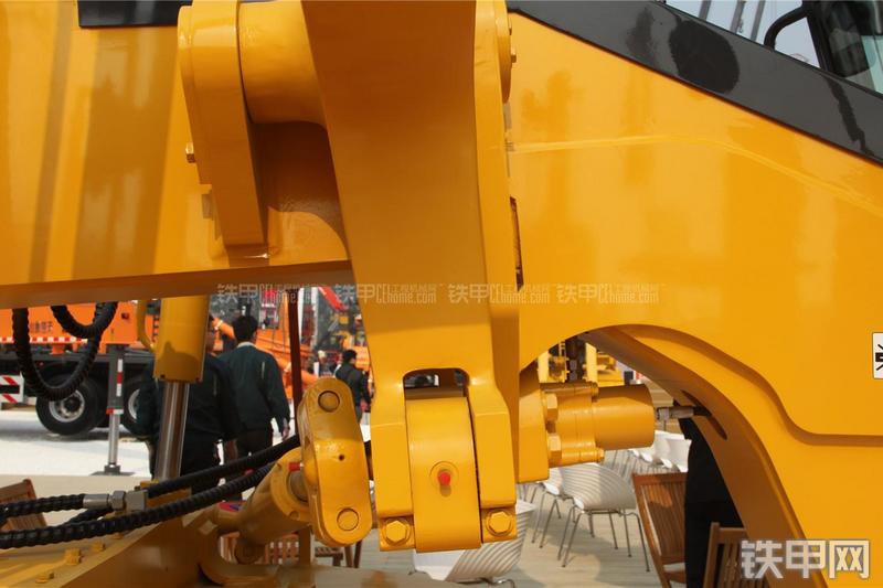 山推SG21A-3平地机局部