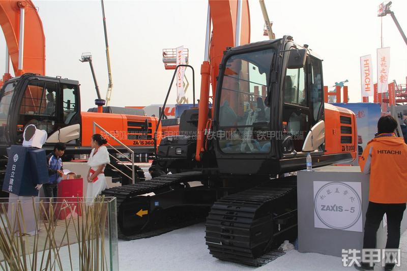日立ZX200-5G挖掘机整机外观