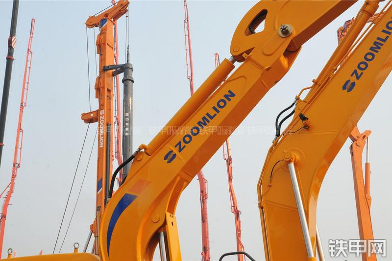 中联重科ZE60E挖掘机局部