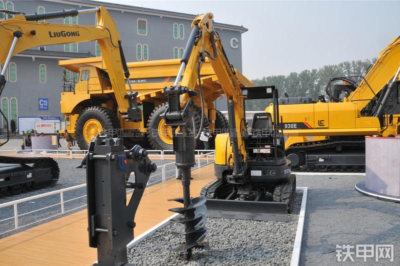 柳工CLG9035E挖掘机整机外观