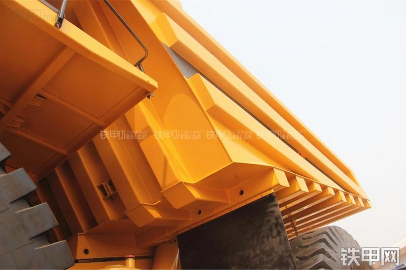 柳工SGE240非公路自卸车局部