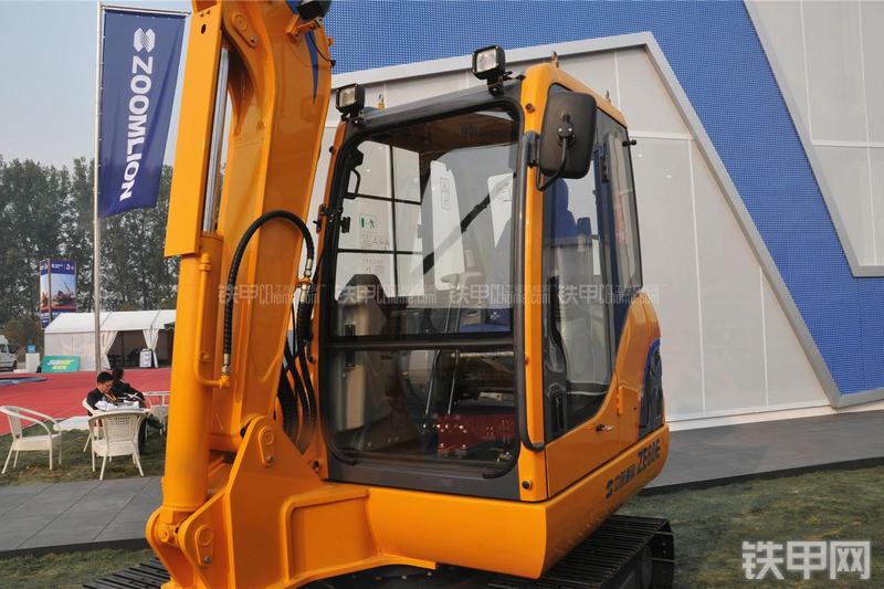 中联重科ZE60E挖掘机局部