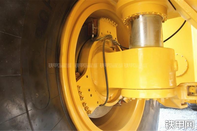 柳工SGE240非公路自卸车局部