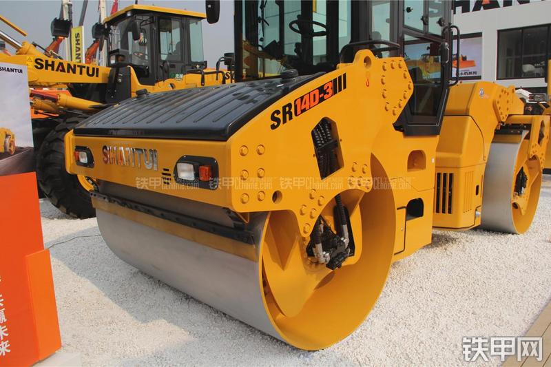 山推SR14D-3压路机局部