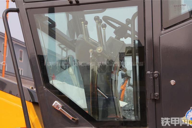 山推SG21A-3平地机局部